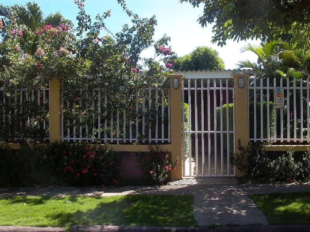 Hostal Casa Los Espinoza Managua Esterno foto