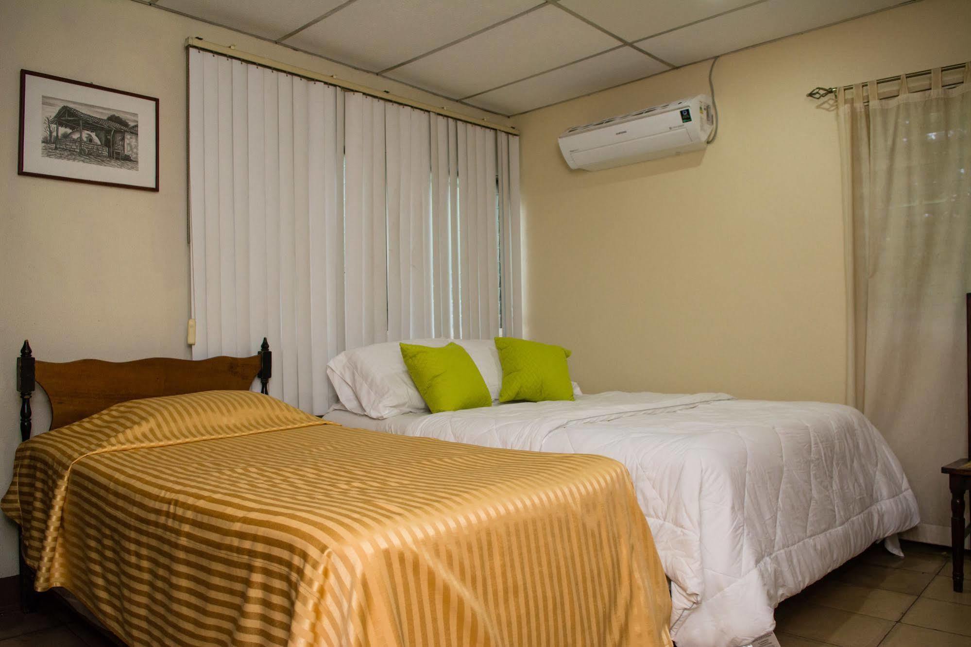 Hostal Casa Los Espinoza Managua Esterno foto